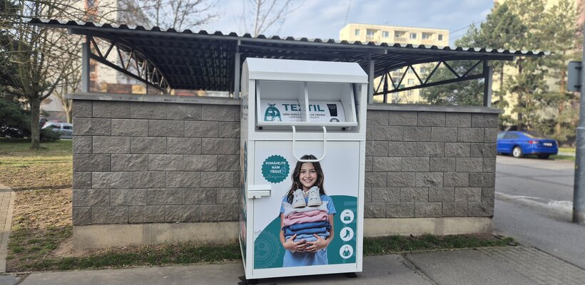 Pardubice mění systém sběru textilu, kontejnery nově zajistí firma DIMATEX CS