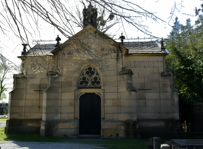 Na Slavíně začne oprava hrobky Krausových díky dotaci od města