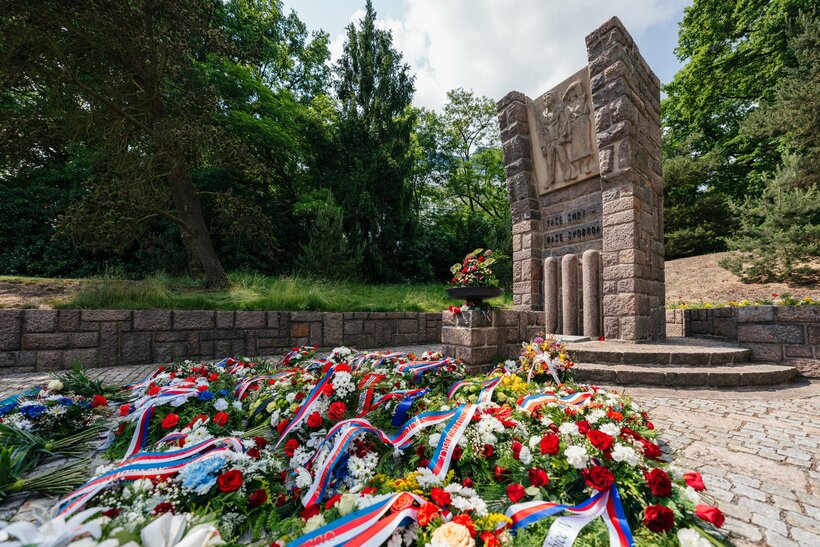 Pietní akt k připomenutí 84. výročí heydrichiády na Pardubicku