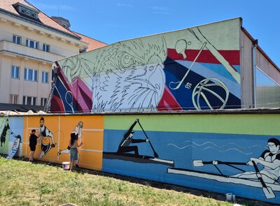 Na Tyršově nábřeží vzniká unikátní velkoformátová streetartová sportovní malba