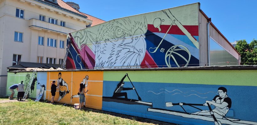 Na Tyršově nábřeží vzniká unikátní velkoformátová streetartová sportovní malba