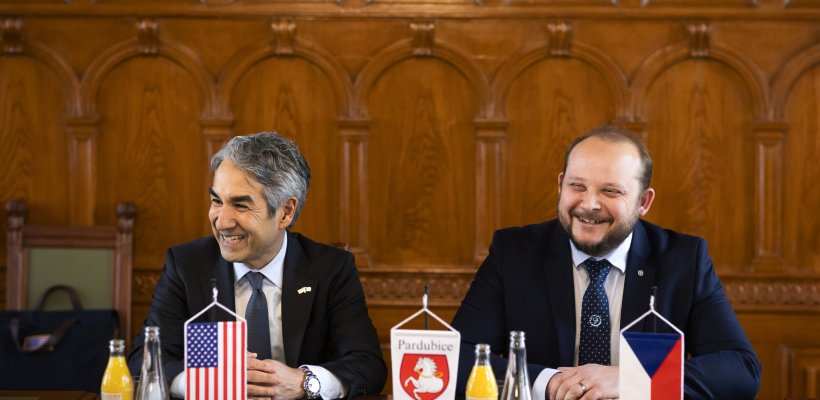 FOTOGALERIE: Návštěva amerického velvyslance Bijana Sabeta v Pardubicích