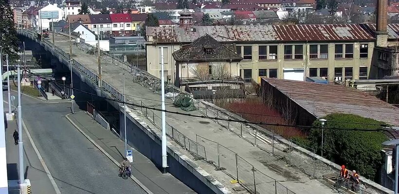 Na rekonstrukci nadjezdu dohlíží kamera