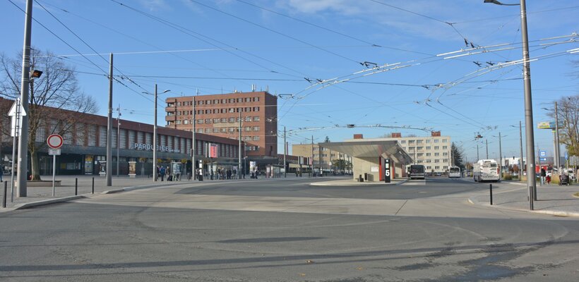 Byty u nádraží musí opustit poslední nájemníci