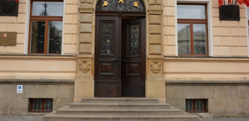 Zastupitelstvo odsouhlasilo další finanční investice: nová basketbalová hala, astronomický dalekohled a oprava autobusových zastávek