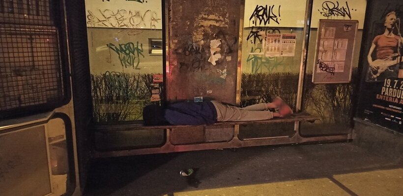 Alkohadi jsou už i útoční; Napadal prodavačku a na záchytce předváděl špatné herectví