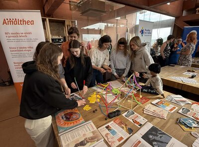 Desítky organizací ukázaly studentům, jak vypadá práce v sociálních službách