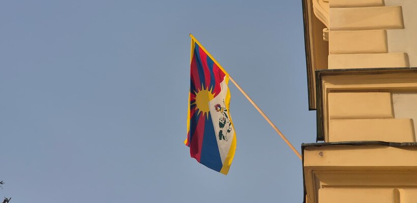 Pardubice dnes opět vyvěsily Vlajku pro Tibet