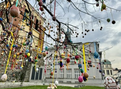 Část náměstí Republiky rozveselila velikonoční výzdoba