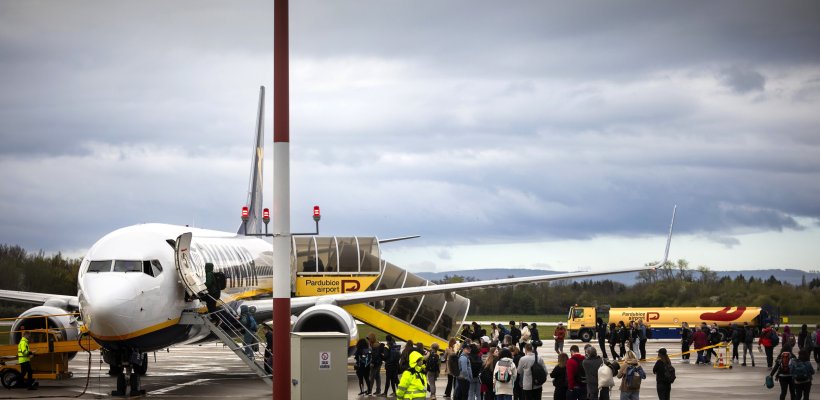 Nová pravidelná linka z pardubického letiště: Ryanair odstartoval spojení z Pardubic do Barcelony-Girony