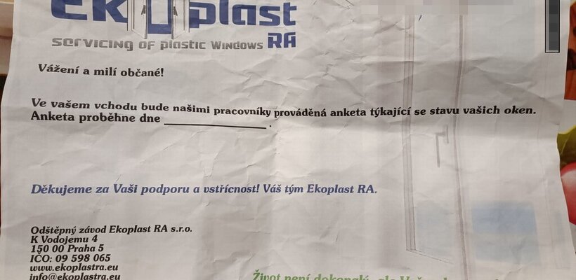 Za ztracenou kabelkou strážníci ženu odvezli;  Strážníci si pořídili sbírku parfémů. Odchytili s nimi hned dva prodejce;  Pozor na podezřelé nabídky výměny oken v Pardubicích