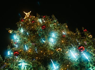 Vánoce v Pardubicích budou zářivější: město rozšířilo světelnou výzdobu