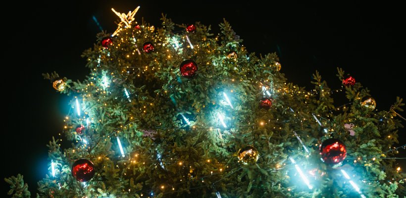 Vánoce v Pardubicích budou zářivější: město rozšířilo světelnou výzdobu