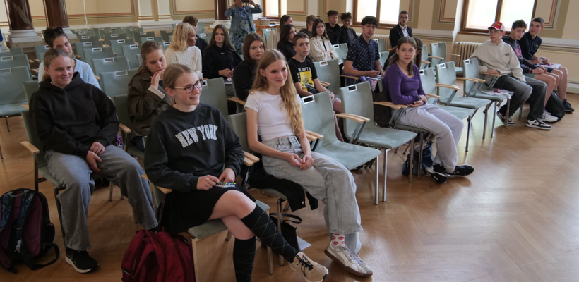 Děti a studenti debatovali s vedením města. Zajímaly je investice i doprava budoucnosti