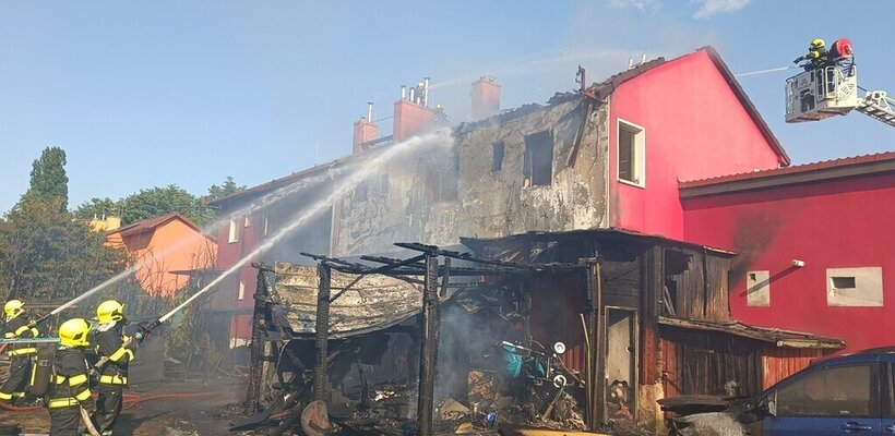 Požár zcela zničil dům v Ohrazenicích