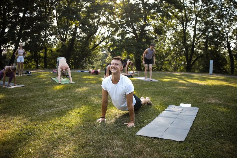 108 pozdravů Slunci / 108 Surya Namaskar