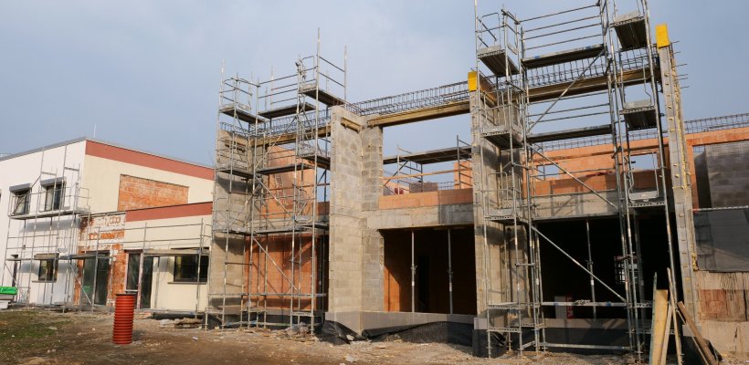 Příprava nových 125 míst v mateřinkách je v plném proudu, na Teplého už dětem zprovoznili novou kuchyň