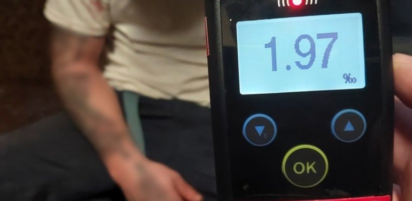 Pod vlivem alkoholu cyklista, mladistvé dívky a také rvačka