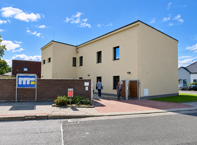 Podpora míří na nové služby pro lidi s autismem i vybavení Pardubické nemocnice