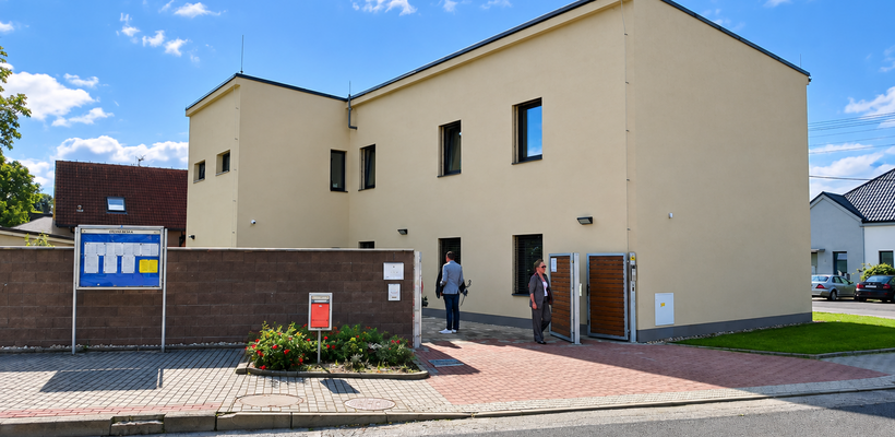 Podpora míří na nové služby pro lidi s autismem i vybavení Pardubické nemocnice