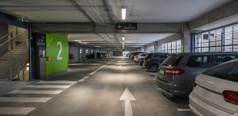 Až 190 nových parkovacích míst. Město chystá parkovací dům u Kauflandu
