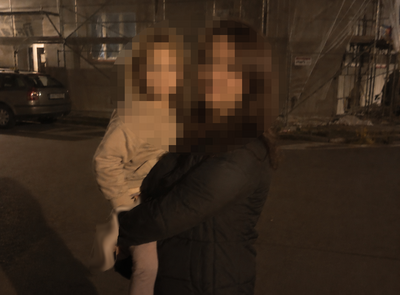 Opilá matka skoro se 3 promile. Pro vnučku musela v noci přijet babička