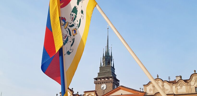 Pardubice ani letos nezapomněly vyvěsit tibetskou vlajku