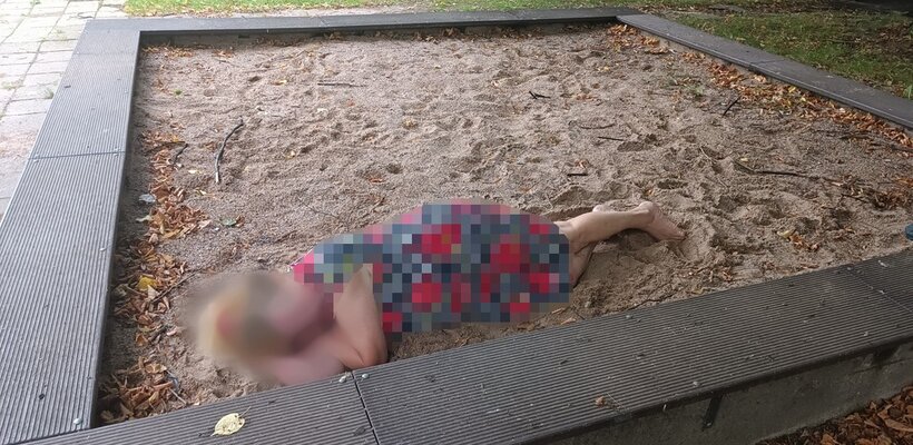 Popila za celý zájezd a usnula na písečné pláži mezi paneláky; Zmatenou seniorku předali strážníci rodině; Hádka s prodejcem koberců bylo rodinné setkání