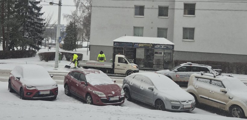Zimní údržba v Pardubicích probíhá podle schváleného plánu, jede v plném nasazení