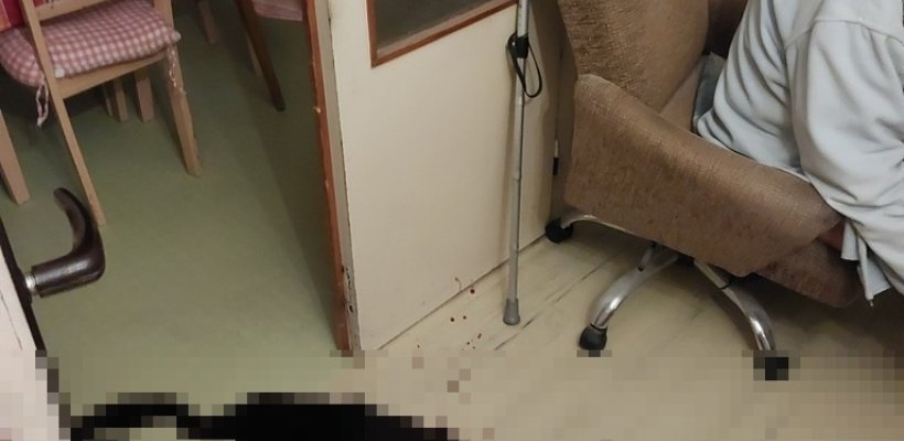 Strážníci pomáhali krvácejícímu muži; Resuscitace hokejového fanouška bohužel nebyla úspěšná