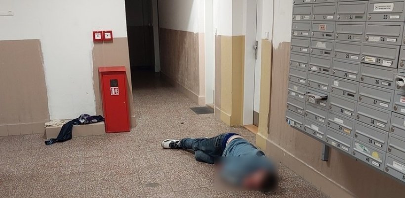 Nocoval pod schránkami a hlídce hrozil likvidací; Senior vyšel z domu nalehko a bez klíčů; Klíče od vozu zapomenuté v zámku