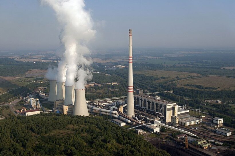 Tovární komíny na Pardubicku včera i dnes