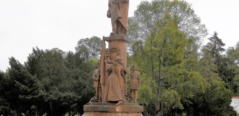 Památník osvobození se zatím stěhovat nebude