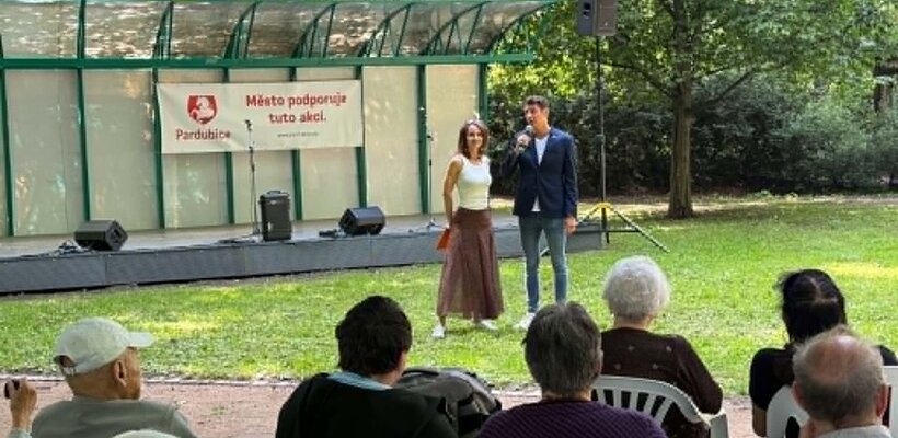 Bubeníkovy sady zaplnili senioři. Akce (K)roky bez násilí nabídla prevenci, zábavu i setkání