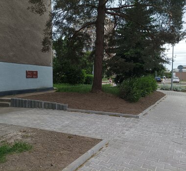 Oprava komunikace – chodníku v ulici Ve Stezkách – pravá strana od místní komunikace Na Drážce po čp. 308