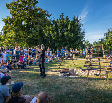 Střílení z pernštejnských kanónů