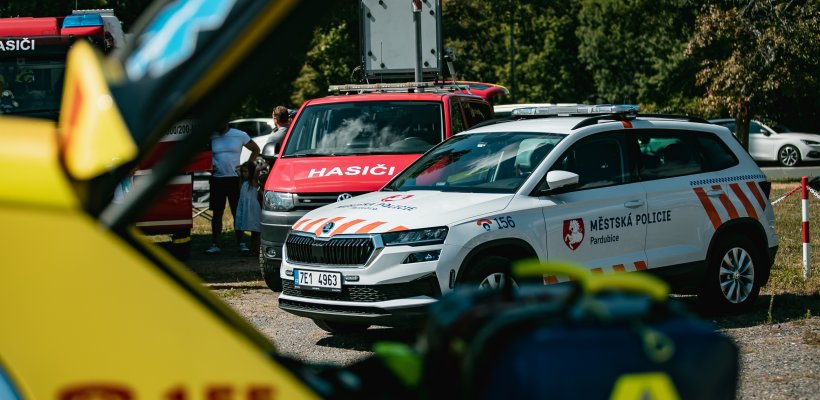 Strážníci dvakrát vyjeli pomoci záchranářům