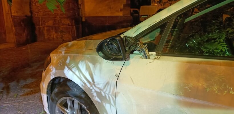 Mladík demoloval vůz, prý z nešťastné lásky; Majitel ohlásil krádež kola, během odpoledne mu jej strážníci našli
