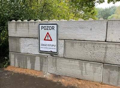 Technický stav mostu Červeňák není dobrý, konstrukci doplnily bariéry proti vstupu chodců