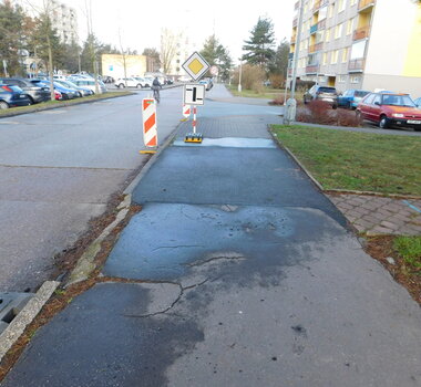 Oprava komunikace – chodníku v ulici Erno Košťála před čp. 980 a chodníku v ulici Erno Košťála před čp. 990