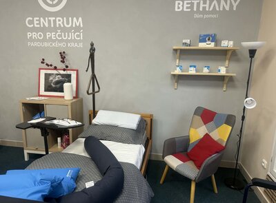 Nové Centrum pro pečující v Pardubicích pomůže lidem zvládat péči o blízké