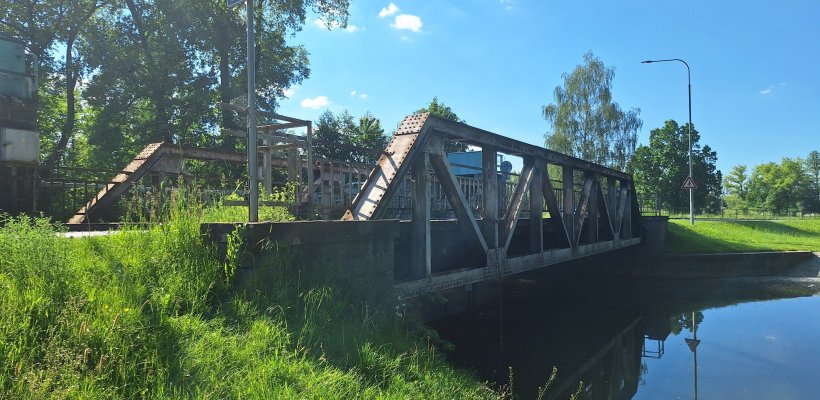 Uzavírka mostů v Mněticích