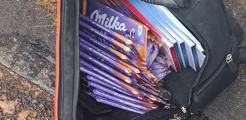 S kradeným zbožím odjel trolejbusem. Strážníci si zloděje vyzvedli na zastávce