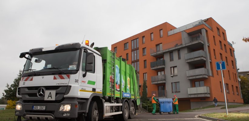 Vánoční svozy odpadu: jak budou o svátcích a na začátku roku fungovat služby v Pardubicích