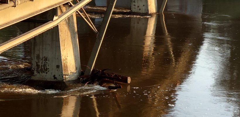 Další upozornění kvůli vodě: vyklidit sklepy a suterény, nechodit do uzavřených oblastí a nejezdit do města autem