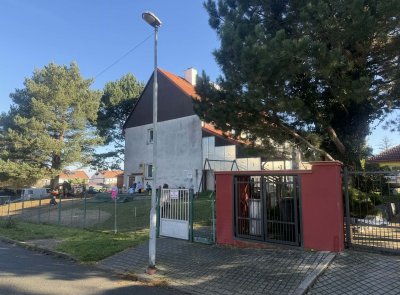 Přístavba školky v Dražkovicích finišuje