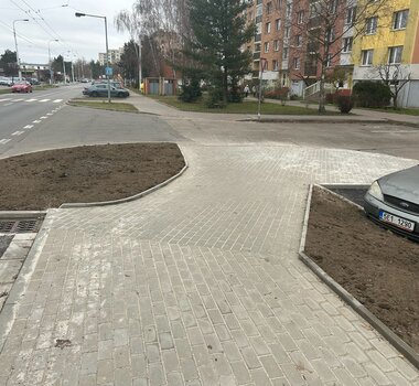 Oprava stávající komunikace – chodníku v ulici Jana Zajíce od místa pro přecházení před čp. 860 po místo pro přecházení před čp. 859 v ulici Luďka Matury