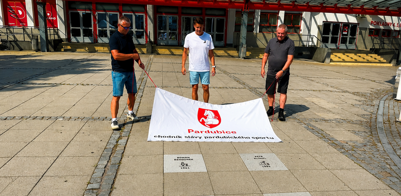 Další dvě sportovní legendy získaly své místo na pardubickém Chodníku slávy