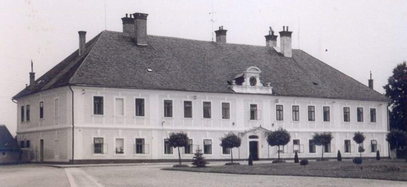 Hovory o Pardubicku: Státní hřebčinec Nemošice