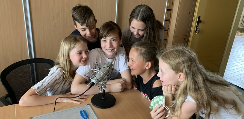 Děti ze základní školy mají vlastní podcast